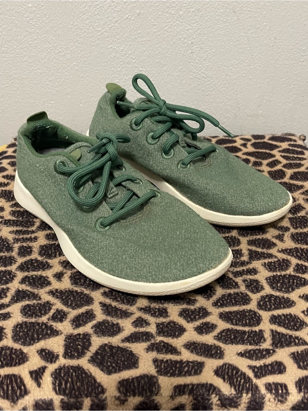Allbirds Lace Up Wool Runner Sneakers Green Wool Casual Womens 8